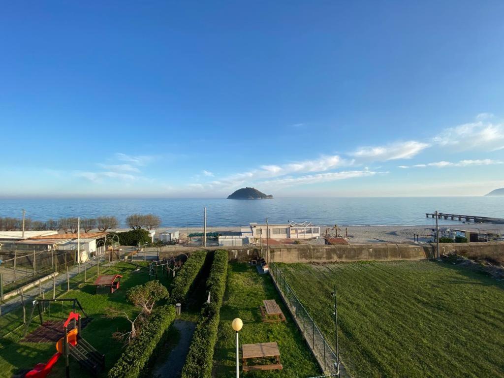 Residence Riviera Αλμπένγκα Εξωτερικό φωτογραφία