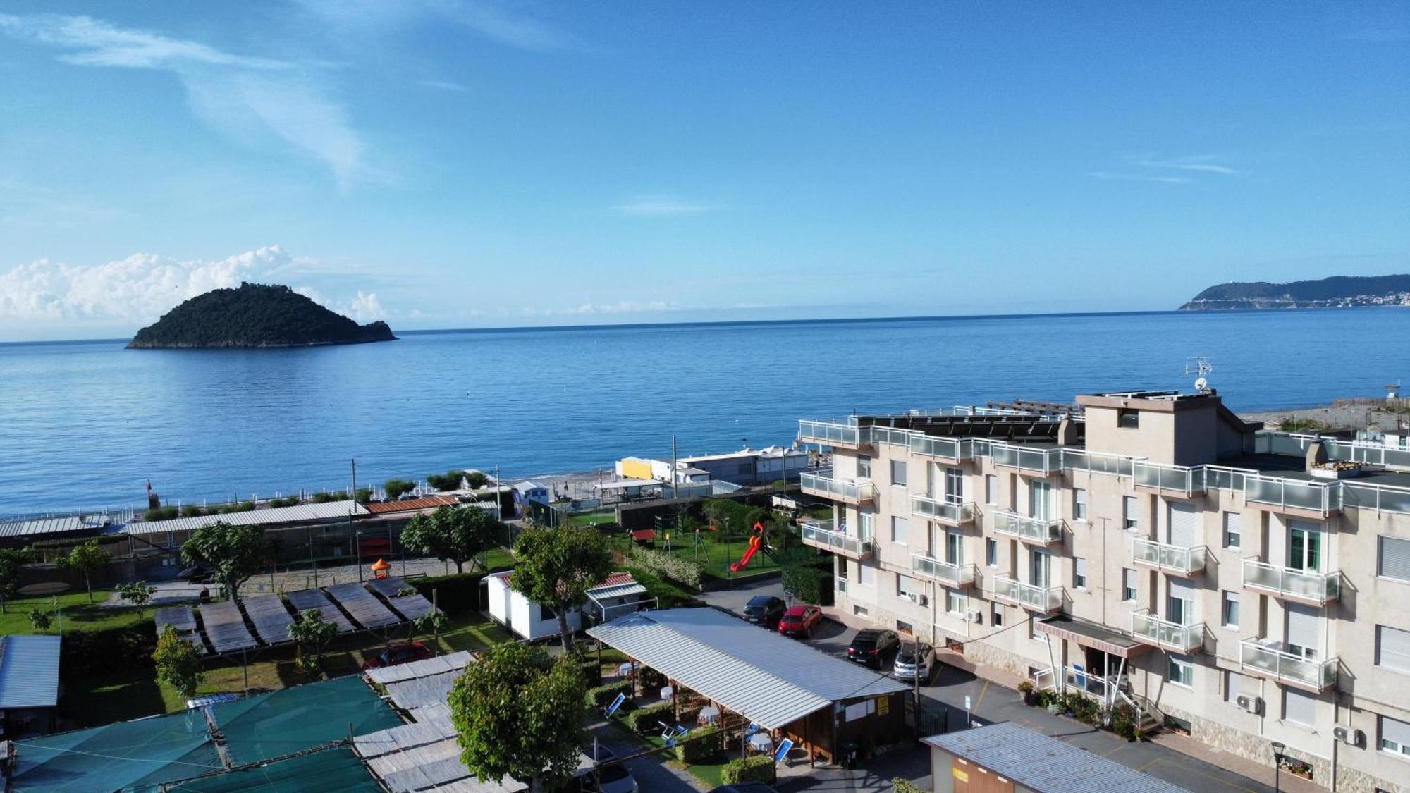 Residence Riviera Αλμπένγκα Εξωτερικό φωτογραφία