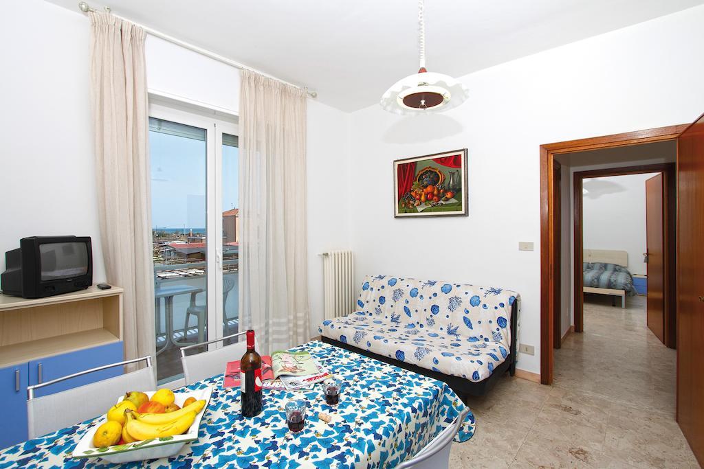 Residence Riviera Αλμπένγκα Δωμάτιο φωτογραφία